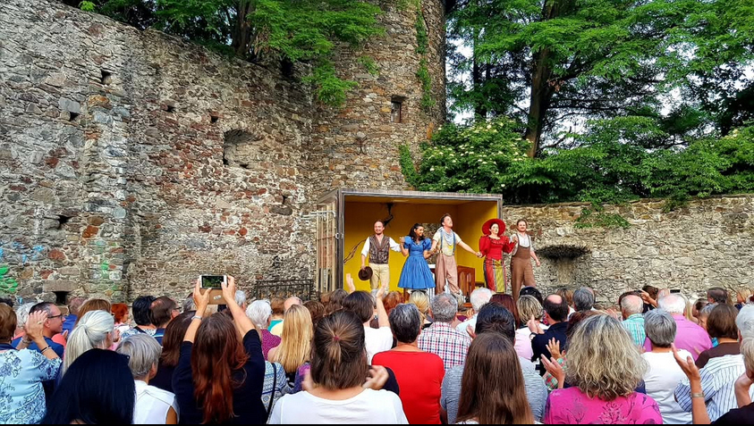 Theaterwagen Porcia c Claudia Funder