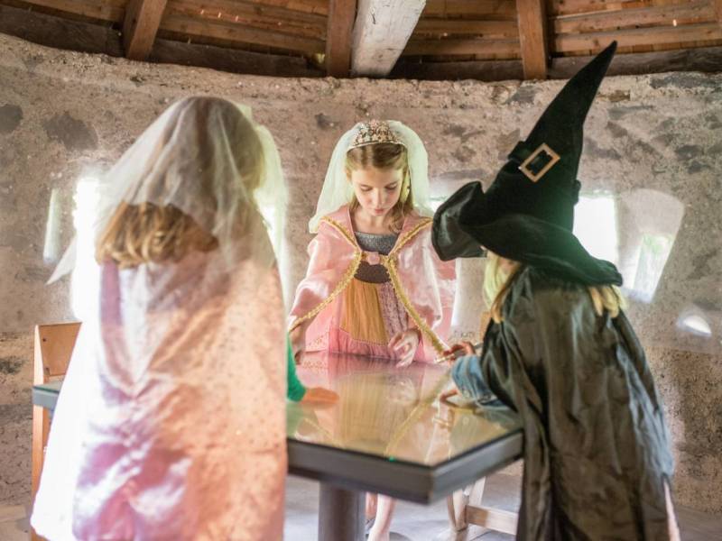 Einmal als Burgherrin durch Schloss Bruck (c) Markus Mayr, Lichtkammer Studios