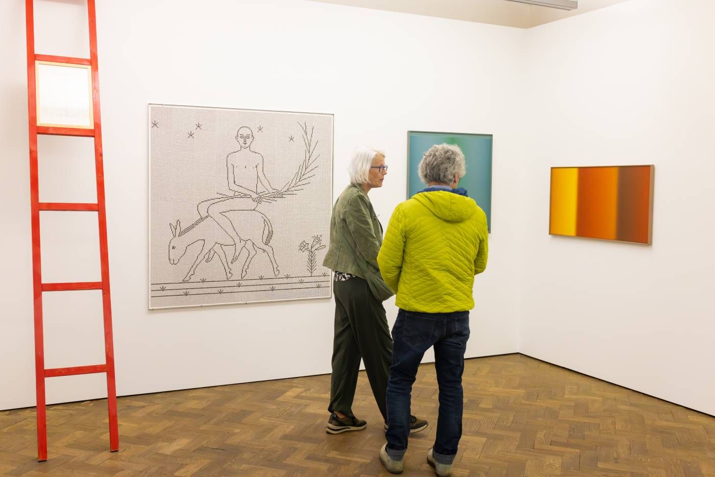 Besucher:innen in der Ausstellung Nicäa.Blicke nach innen (c) Brunner Images