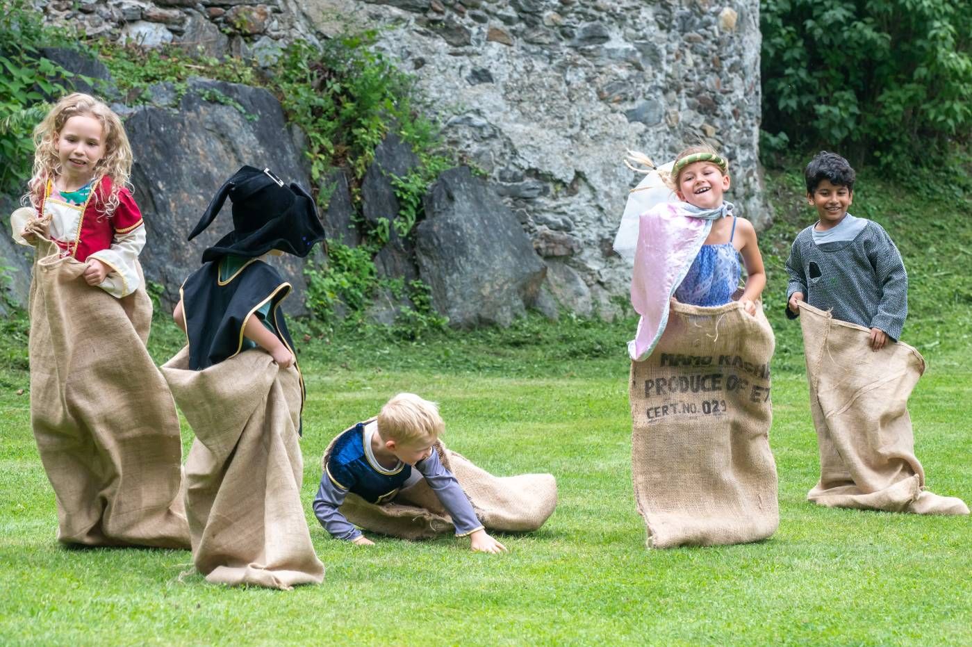 Viel Freude beim Sackhüpfen Fotos (c) Markus Mayr