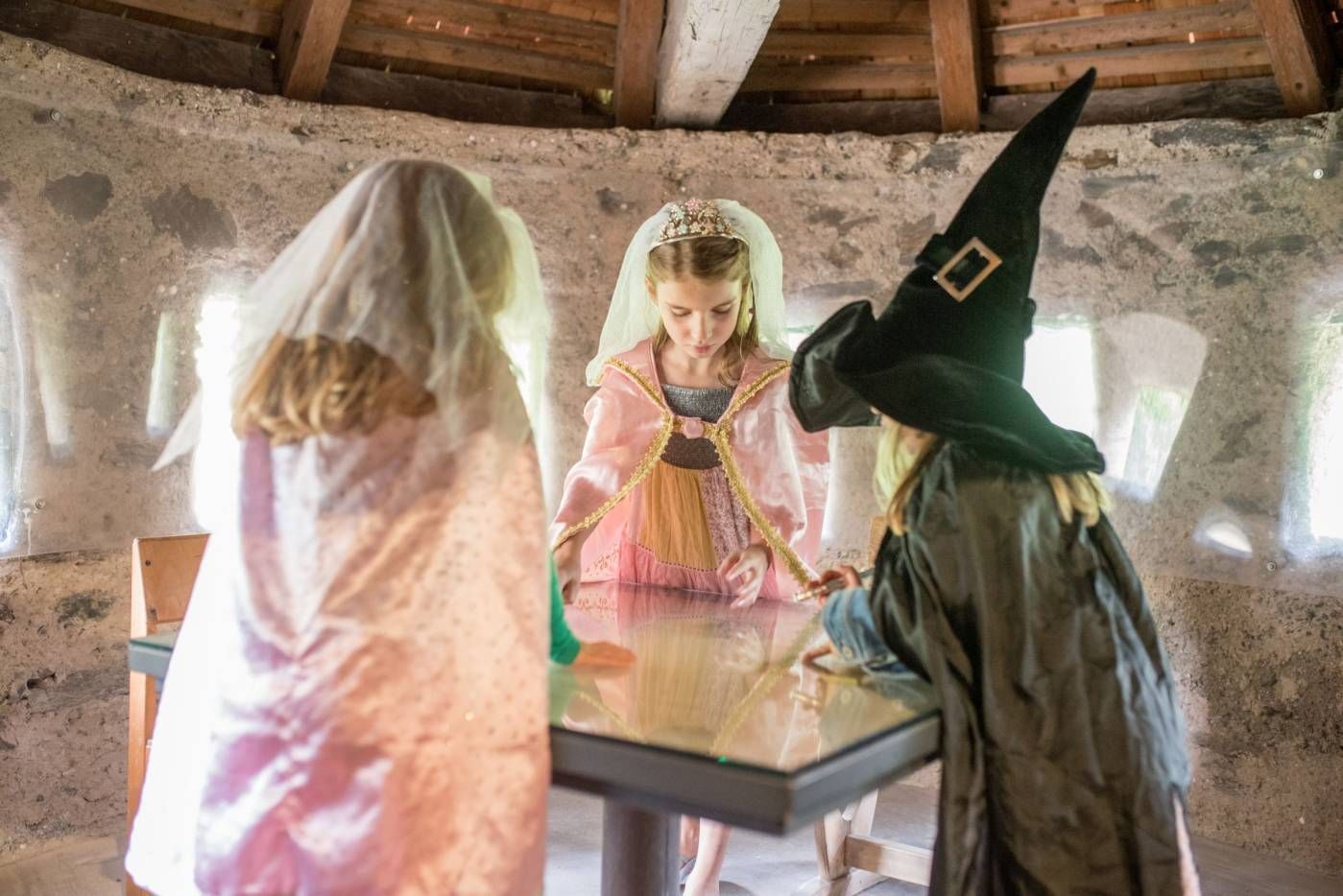 Einmal als Burgherrin durch Schloss Bruck (c) Markus Mayr, Lichtkammer Studios
